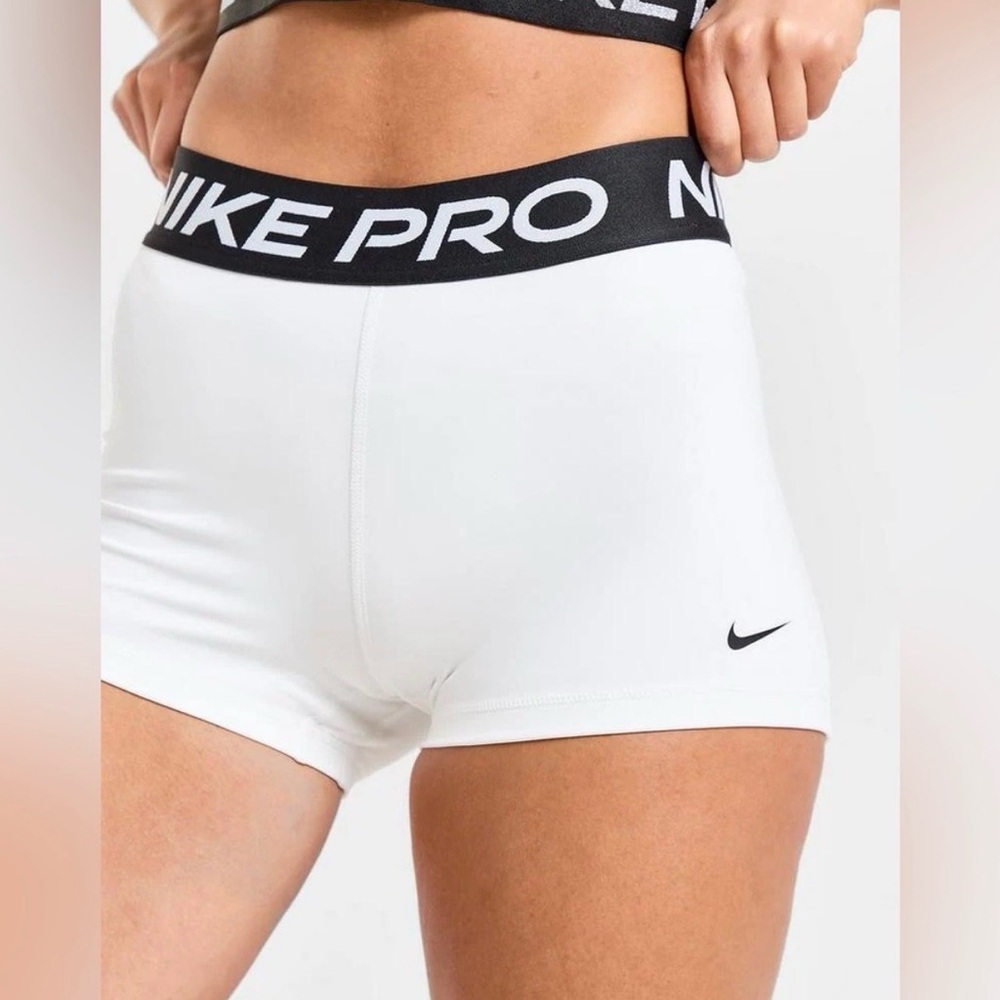 Nike training shorts 3”